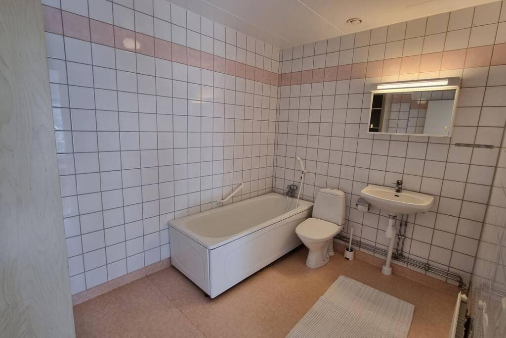Trivsamt Parhus I Lugnt Omrade Inne I Tranas! Экстерьер фото