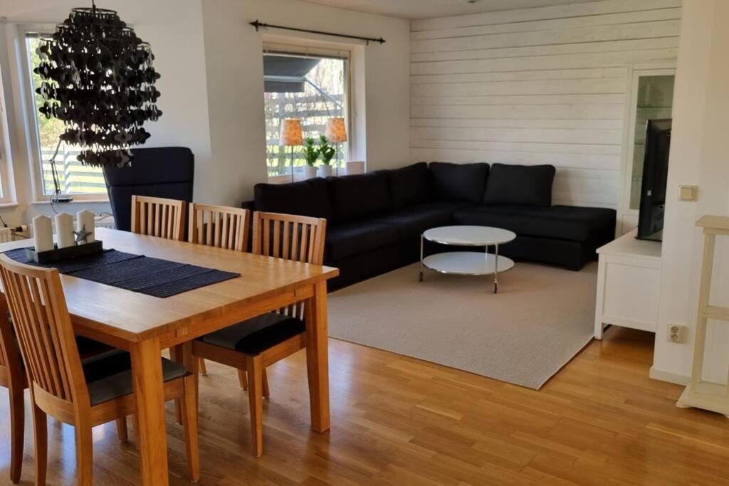 Trivsamt Parhus I Lugnt Omrade Inne I Tranas! Экстерьер фото